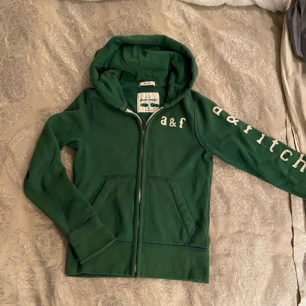 EUC Abercrombie kids zip up hoodie size small. Green